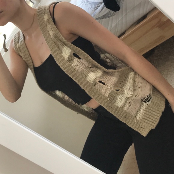 🧚‍♀️Lil cardigan w holes in it🧚‍♀️ - Picture 1 of 4